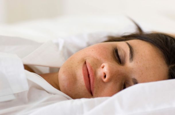 La altura ideal de la cama: Ergonomía, salud y guía de medidas